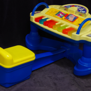 M12: Fisher Price sit down Piano
